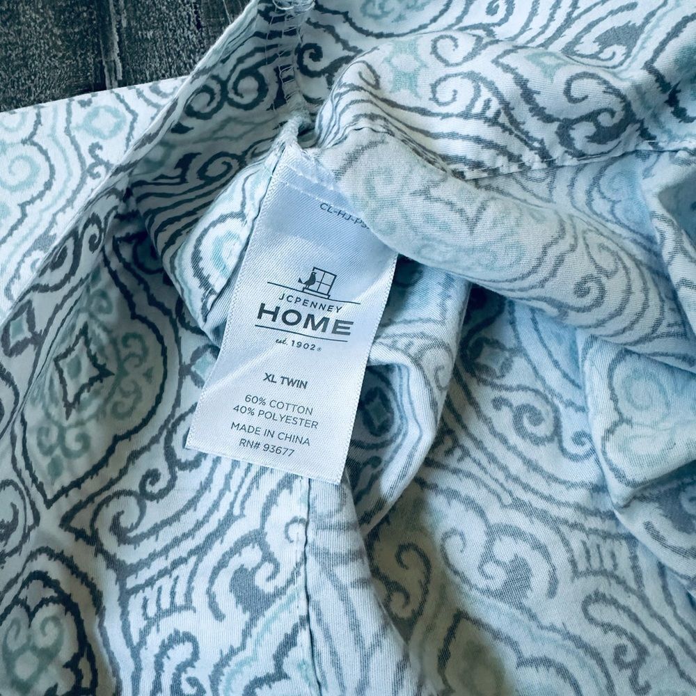JC Penney Home Gray Blue Print Twin XL Bedding Sheet - Picture 3 of 4